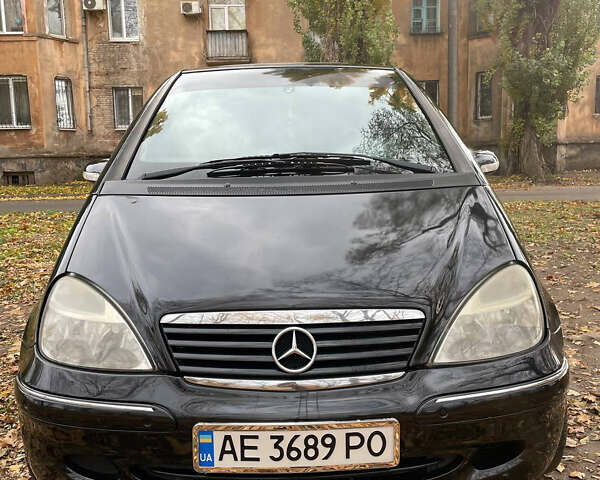 Черный Мерседес А класс, объемом двигателя 1.4 л и пробегом 300 тыс. км за 3950 $, фото 2 на Automoto.ua