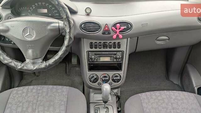 Черный Мерседес А класс, объемом двигателя 1.6 л и пробегом 324 тыс. км за 3900 $, фото 12 на Automoto.ua