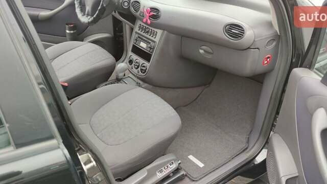 Черный Мерседес А класс, объемом двигателя 1.6 л и пробегом 324 тыс. км за 3900 $, фото 11 на Automoto.ua