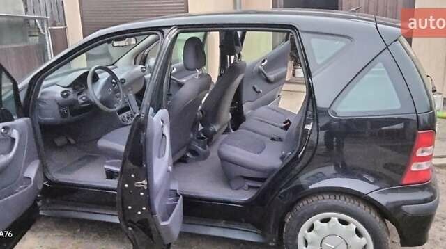 Черный Мерседес А класс, объемом двигателя 1.6 л и пробегом 210 тыс. км за 4300 $, фото 2 на Automoto.ua