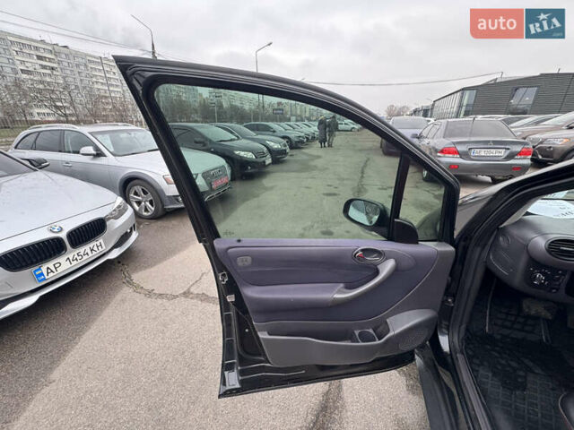 Черный Мерседес А класс, объемом двигателя 1.6 л и пробегом 210 тыс. км за 4500 $, фото 18 на Automoto.ua