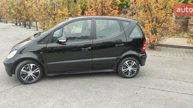 Черный Мерседес А класс, объемом двигателя 1.6 л и пробегом 324 тыс. км за 3900 $, фото 5 на Automoto.ua