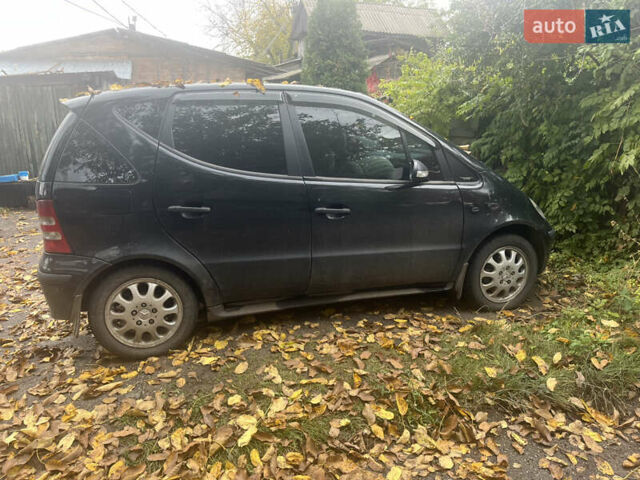 Черный Мерседес А класс, объемом двигателя 1.7 л и пробегом 300 тыс. км за 3900 $, фото 1 на Automoto.ua