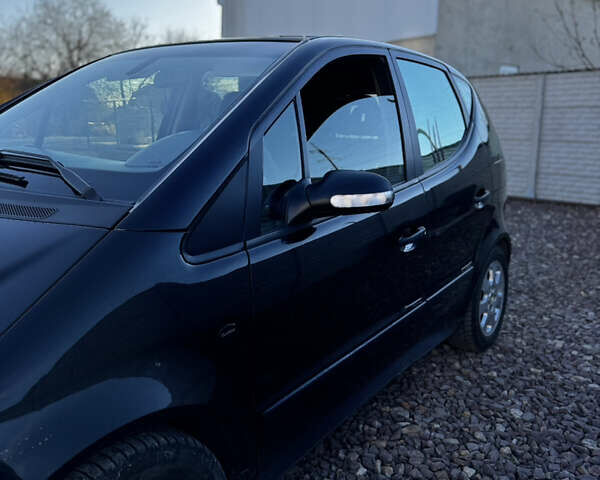 Черный Мерседес А класс, объемом двигателя 1.6 л и пробегом 241 тыс. км за 3599 $, фото 5 на Automoto.ua