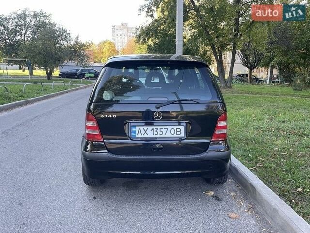 Черный Мерседес А класс, объемом двигателя 1.6 л и пробегом 329 тыс. км за 4010 $, фото 2 на Automoto.ua