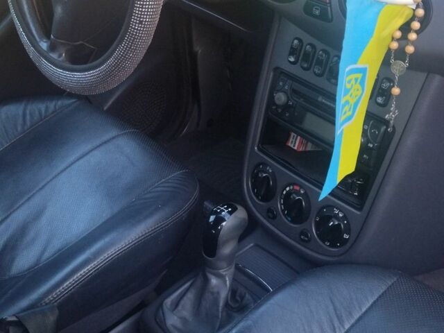 Черный Мерседес А класс, объемом двигателя 1.6 л и пробегом 134 тыс. км за 4500 $, фото 5 на Automoto.ua