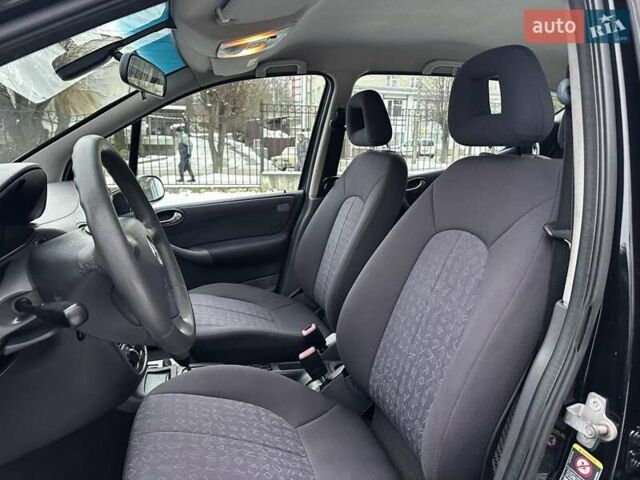 Черный Мерседес А класс, объемом двигателя 1.69 л и пробегом 276 тыс. км за 3850 $, фото 59 на Automoto.ua