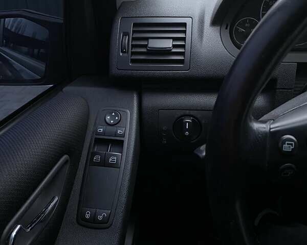 Черный Мерседес А класс, объемом двигателя 1.5 л и пробегом 279 тыс. км за 3500 $, фото 5 на Automoto.ua