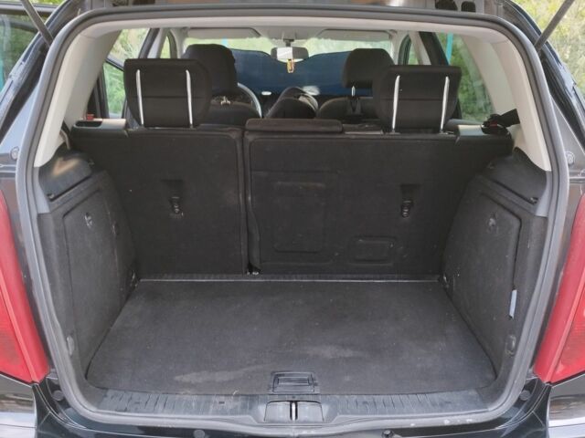 Мерседес А клас 2005 у Хмельницькому на Automoto.ua Чорний Мерседес А клас, об'ємом двигуна 1.5 л та пробігом 284 тис. км за 4500 $, фото 4 на Automoto.ua