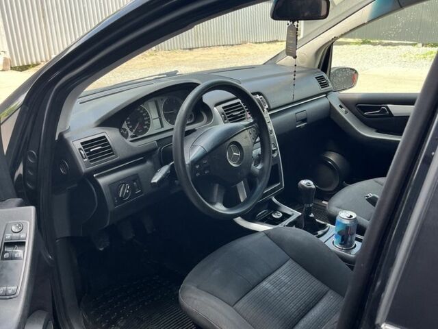 Черный Мерседес А класс, объемом двигателя 2 л и пробегом 300 тыс. км за 2800 $, фото 6 на Automoto.ua