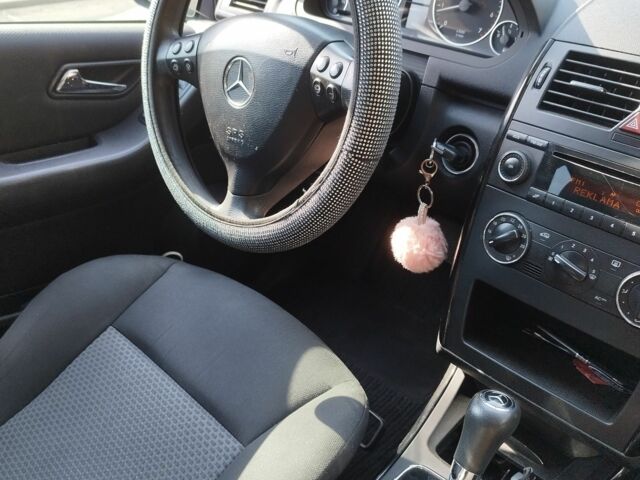 Мерседес А клас 2005 у Хмельницькому на Automoto.ua Чорний Мерседес А клас, об'ємом двигуна 1.5 л та пробігом 284 тис. км за 4500 $, фото 6 на Automoto.ua