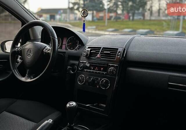 Черный Мерседес А класс, объемом двигателя 1.5 л и пробегом 198 тыс. км за 5100 $, фото 3 на Automoto.ua
