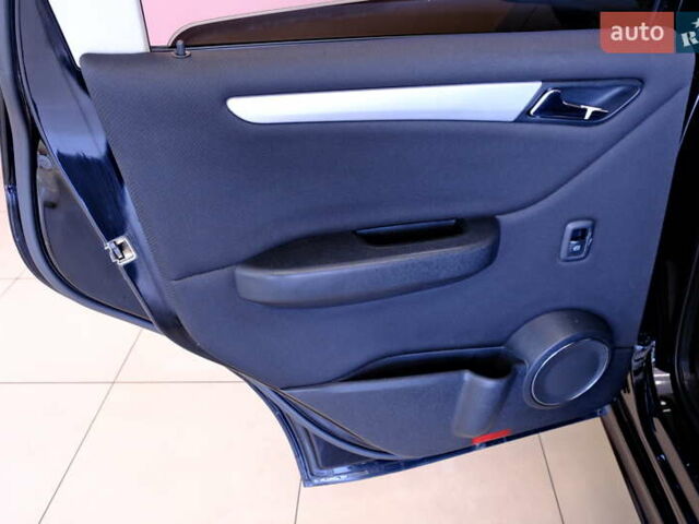 Мерседес А класс 2006 в Одессе на Automoto.ua Черный Мерседес А класс, объемом двигателя 2 л и пробегом 272 тыс. км за 6500 $, фото 38 на Automoto.ua