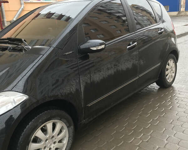 Черный Мерседес А класс, объемом двигателя 1.99 л и пробегом 303 тыс. км за 6500 $, фото 3 на Automoto.ua