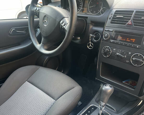 Черный Мерседес А класс, объемом двигателя 1.5 л и пробегом 200 тыс. км за 5400 $, фото 2 на Automoto.ua