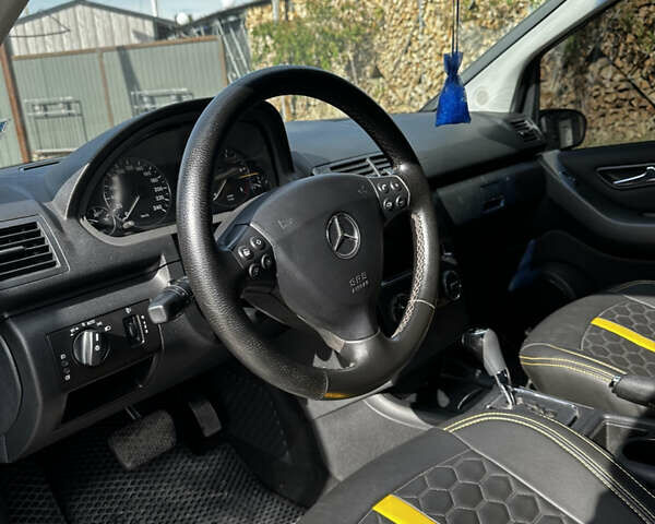 Черный Мерседес А класс, объемом двигателя 2.01 л и пробегом 213 тыс. км за 6400 $, фото 17 на Automoto.ua