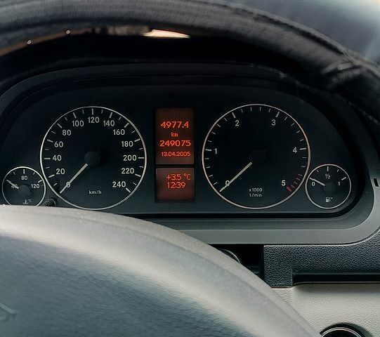 Чорний Мерседес А клас, об'ємом двигуна 2 л та пробігом 250 тис. км за 6100 $, фото 5 на Automoto.ua