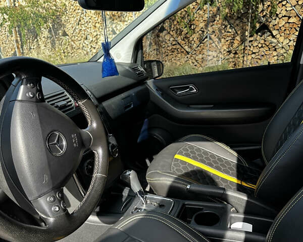 Мерседес А клас 2007 у Івано-Франківську на Automoto.ua Чорний Мерседес А клас, об'ємом двигуна 2.01 л та пробігом 213 тис. км за 6699 $, фото 15 на Automoto.ua