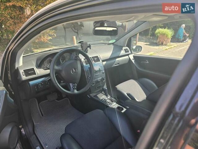Мерседес А класс 2007 в Киеве на Automoto.ua Черный Мерседес А класс, объемом двигателя 1.7 л и пробегом 230 тыс. км за 5000 $, фото 2 на Automoto.ua