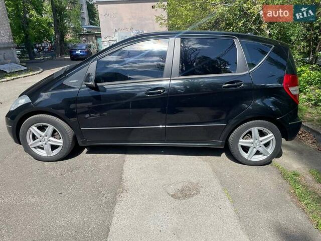 Черный Мерседес А класс, объемом двигателя 1.99 л и пробегом 191 тыс. км за 8300 $, фото 4 на Automoto.ua