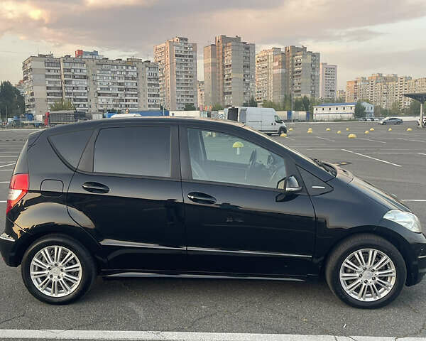 Чорний Мерседес А клас, об'ємом двигуна 1.7 л та пробігом 143 тис. км за 9000 $, фото 6 на Automoto.ua