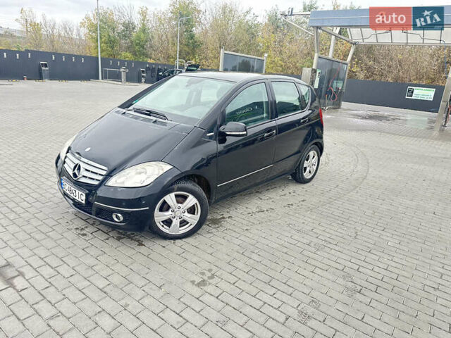 Черный Мерседес А класс, объемом двигателя 2 л и пробегом 250 тыс. км за 4400 $, фото 6 на Automoto.ua