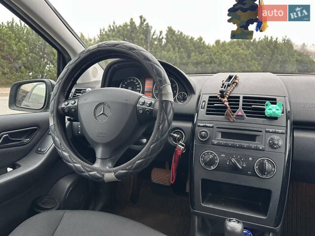 Черный Мерседес А класс, объемом двигателя 1.7 л и пробегом 262 тыс. км за 6800 $, фото 18 на Automoto.ua