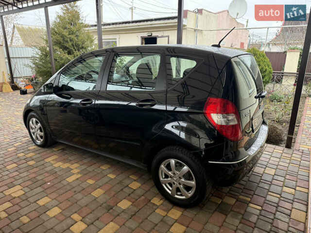 Черный Мерседес А класс, объемом двигателя 1.7 л и пробегом 98 тыс. км за 5600 $, фото 4 на Automoto.ua