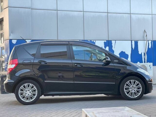 Черный Мерседес А класс, объемом двигателя 1.7 л и пробегом 109 тыс. км за 6980 $, фото 3 на Automoto.ua