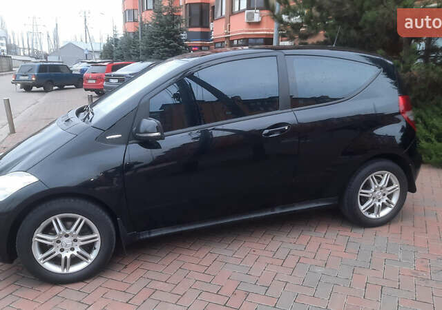 Чорний Мерседес А клас, об'ємом двигуна 2 л та пробігом 330 тис. км за 4700 $, фото 2 на Automoto.ua