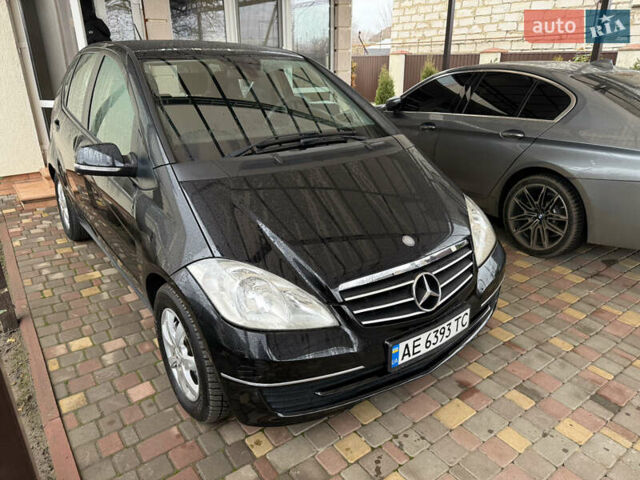 Черный Мерседес А класс, объемом двигателя 1.7 л и пробегом 98 тыс. км за 5600 $, фото 2 на Automoto.ua