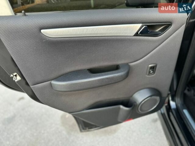 Черный Мерседес А класс, объемом двигателя 1.99 л и пробегом 269 тыс. км за 7500 $, фото 24 на Automoto.ua