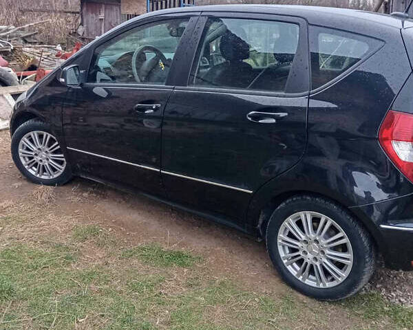 Черный Мерседес А класс, объемом двигателя 1.7 л и пробегом 210 тыс. км за 8700 $, фото 3 на Automoto.ua