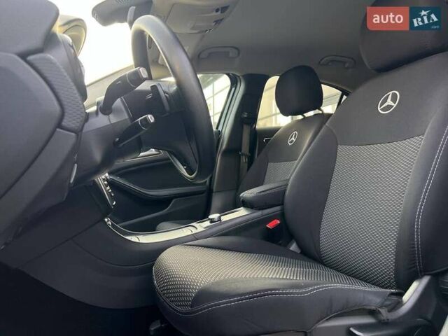 Черный Мерседес А класс, объемом двигателя 1.8 л и пробегом 206 тыс. км за 13900 $, фото 10 на Automoto.ua