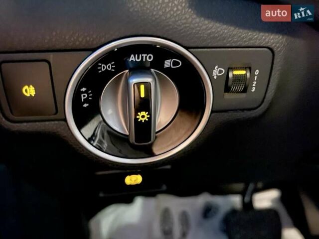 Мерседес А класс 2016 в Киеве на Automoto.ua Черный Мерседес А класс, объемом двигателя 1.5 л и пробегом 98 тыс. км за 17300 $, фото 10 на Automoto.ua