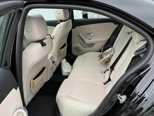 Чорний Мерседес А клас, об'ємом двигуна 1.3 л та пробігом 42 тис. км за 35000 $, фото 4 на Automoto.ua