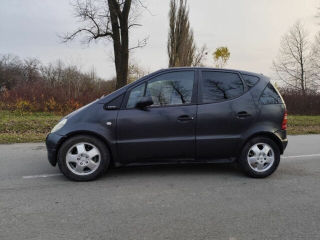 Черный Мерседес А класс, объемом двигателя 1.7 л и пробегом 197 тыс. км за 2200 $, фото 4 на Automoto.ua