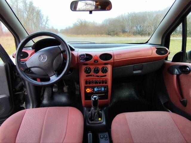 Черный Мерседес А класс, объемом двигателя 1.7 л и пробегом 197 тыс. км за 2200 $, фото 7 на Automoto.ua