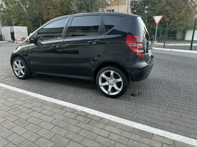 Мерседес А класс 2005 в Одессе на Automoto.ua Черный Мерседес А класс, объемом двигателя 2 л и пробегом 270 тыс. км за 3750 $, фото 5 на Automoto.ua