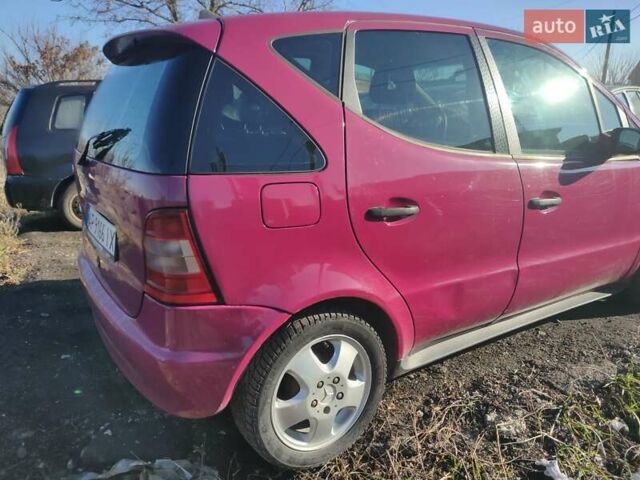 Фиолетовый Мерседес А класс, объемом двигателя 1.6 л и пробегом 175 тыс. км за 3000 $, фото 4 на Automoto.ua