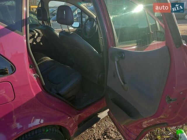 Фиолетовый Мерседес А класс, объемом двигателя 1.6 л и пробегом 175 тыс. км за 3000 $, фото 7 на Automoto.ua