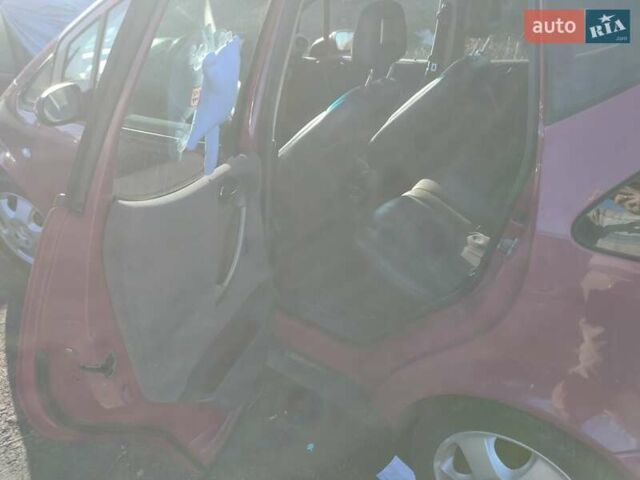 Фиолетовый Мерседес А класс, объемом двигателя 1.6 л и пробегом 175 тыс. км за 3000 $, фото 8 на Automoto.ua