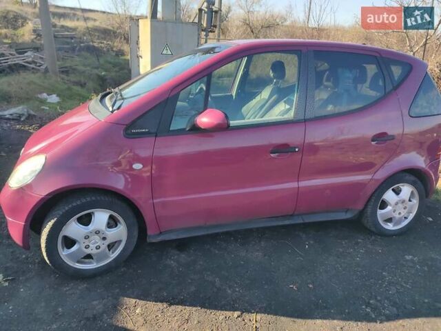 Фиолетовый Мерседес А класс, объемом двигателя 1.6 л и пробегом 175 тыс. км за 3000 $, фото 2 на Automoto.ua