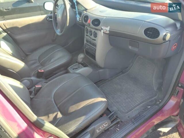 Фиолетовый Мерседес А класс, объемом двигателя 1.6 л и пробегом 175 тыс. км за 3000 $, фото 5 на Automoto.ua