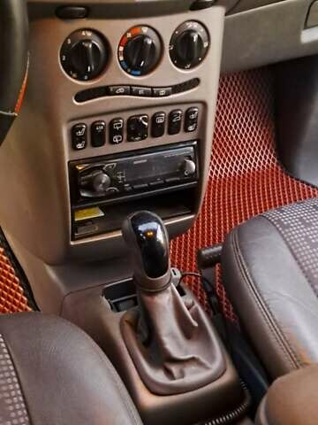 Фиолетовый Мерседес А класс, объемом двигателя 1.4 л и пробегом 245 тыс. км за 3000 $, фото 9 на Automoto.ua