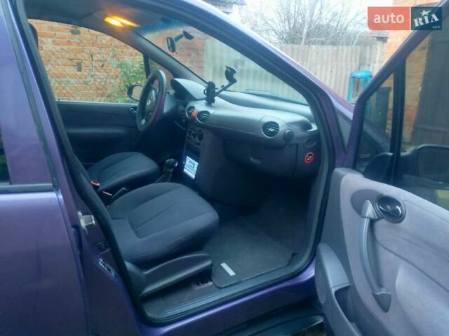 Фиолетовый Мерседес А класс, объемом двигателя 1.4 л и пробегом 222 тыс. км за 3800 $, фото 3 на Automoto.ua