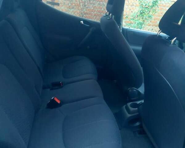 Фиолетовый Мерседес А класс, объемом двигателя 1.4 л и пробегом 222 тыс. км за 3800 $, фото 4 на Automoto.ua