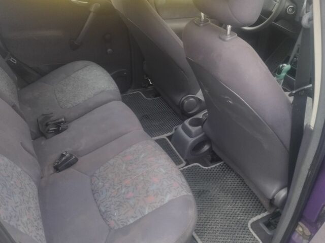 Фиолетовый Мерседес А класс, объемом двигателя 1.7 л и пробегом 150 тыс. км за 3500 $, фото 5 на Automoto.ua