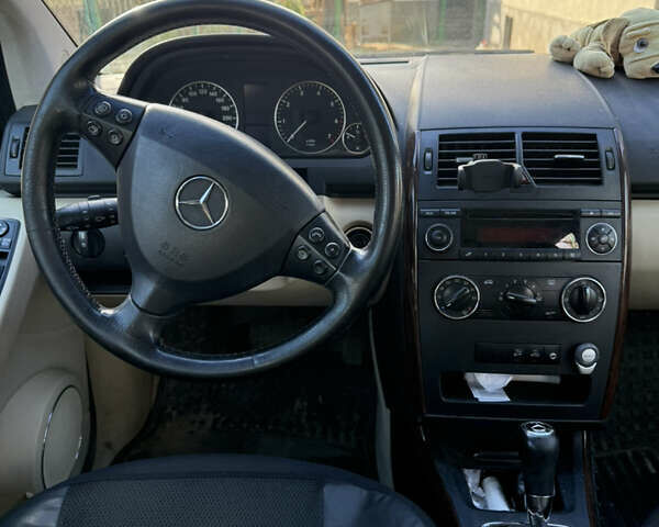 Мерседес А класс 2006 в Львове на Automoto.ua Коричневый Мерседес А класс, объемом двигателя 1.7 л и пробегом 240 тыс. км за 4800 $, фото 9 на Automoto.ua
