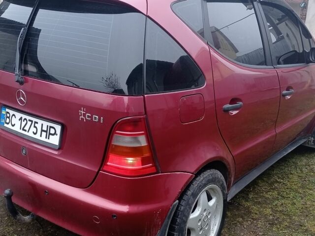 Красный Мерседес А класс, объемом двигателя 1.7 л и пробегом 340 тыс. км за 2500 $, фото 1 на Automoto.ua